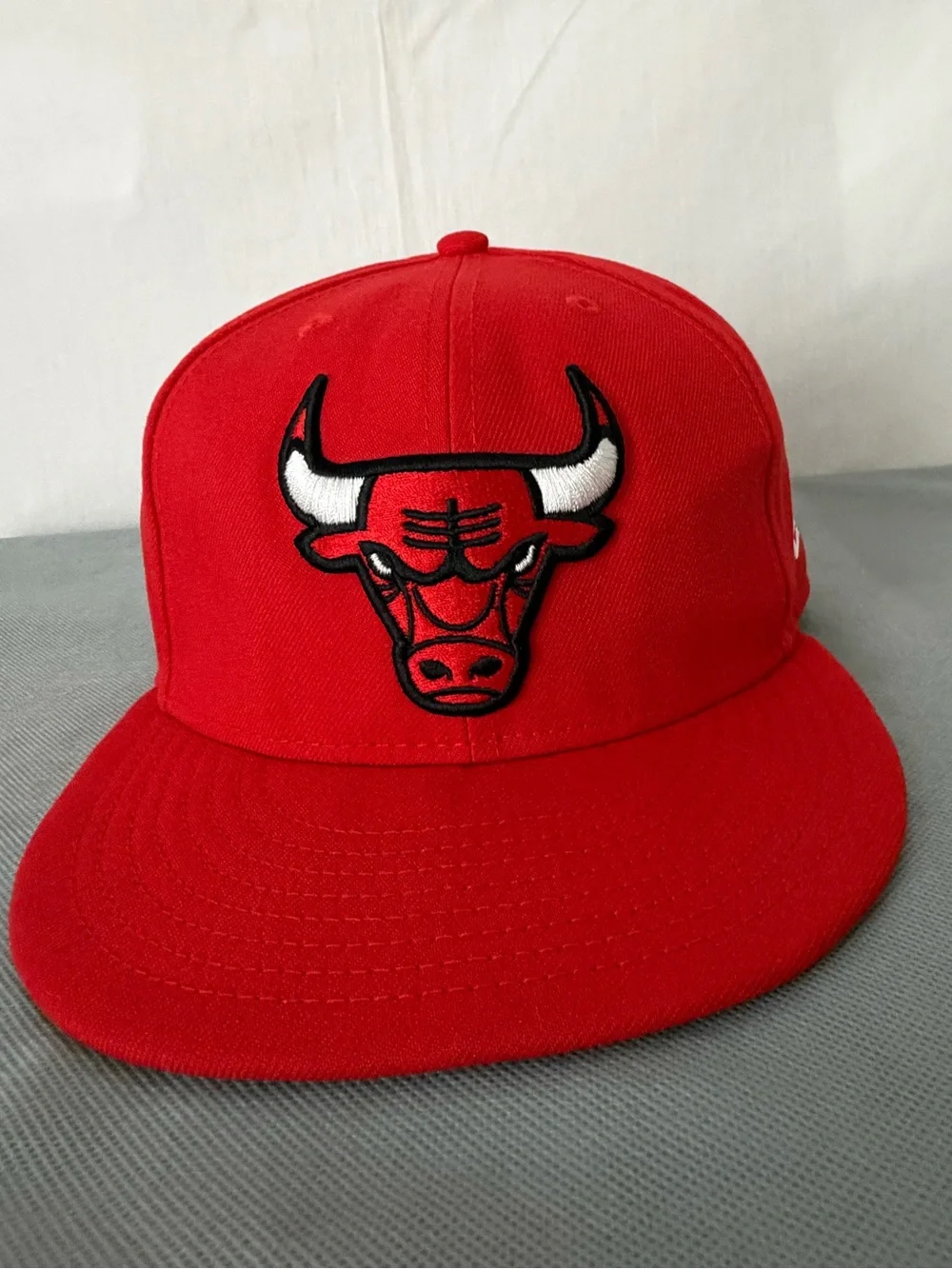 Chicago Bulls New Era 59Fifty Unisex Red Fitted Hat Cap 7 1/2 (B182)